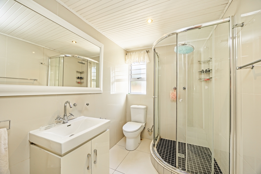 6 Bedroom Property for Sale in Door De Kraal Western Cape